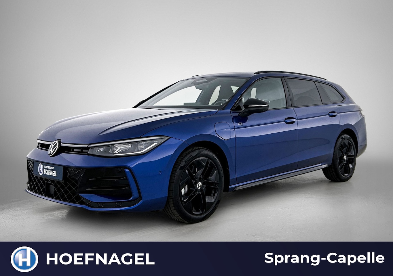 Volkswagen Passat Variant - 1.5 eHybrid R-Line Edition | Camera | HeadUp Display | Stoelverwarming | Adaptive Cruise | - AutoWereld.nl