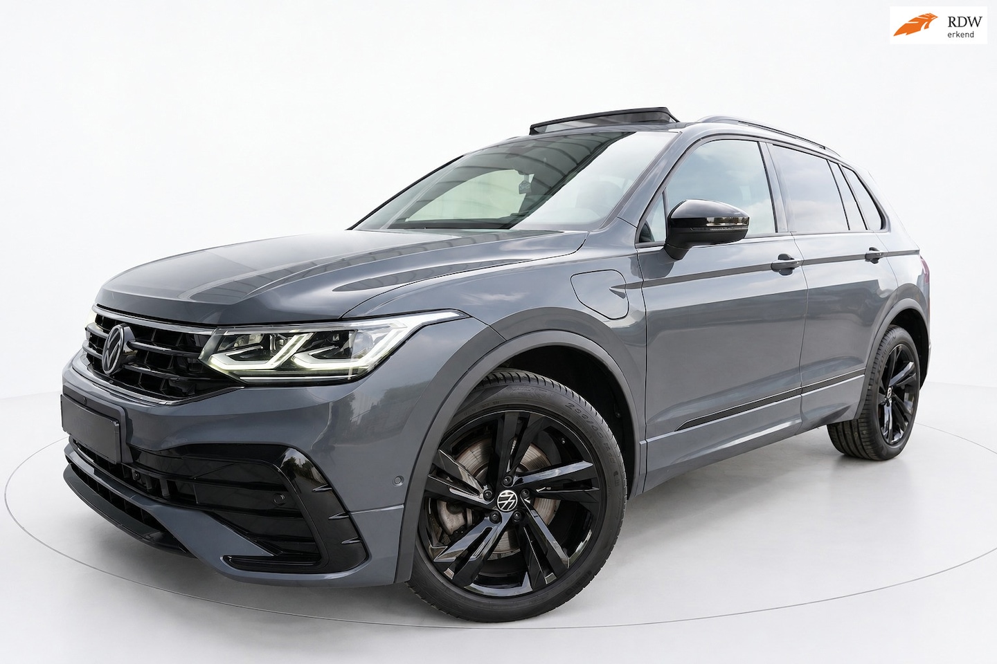 Volkswagen Tiguan - 1.4 TSI eHybrid 3x R LINE PANO VIRTUAL ACC - AutoWereld.nl
