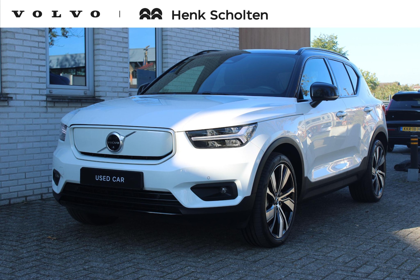 Volvo XC40 - Recharge P8 AWD R-Design | Panoramadak | 20" Lichtmetalen velgen | Warmtepomp | Apple carp - AutoWereld.nl