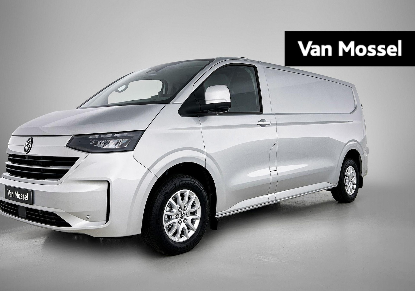 Volkswagen Transporter - 2.5 eHybrid L2H1 Style 233 PK | Automaat | Airco | Navigatie | Camera | Parkeerhulp voor + - AutoWereld.nl