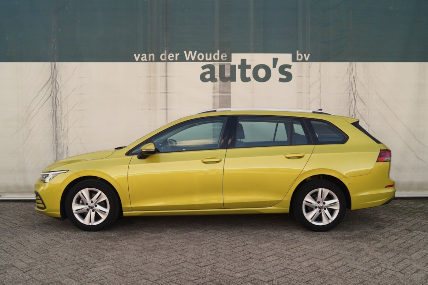 Volkswagen Golf Variant - 1.0 TSI 110pk Life Business Lounge -LED-TREKHAAK- - AutoWereld.nl