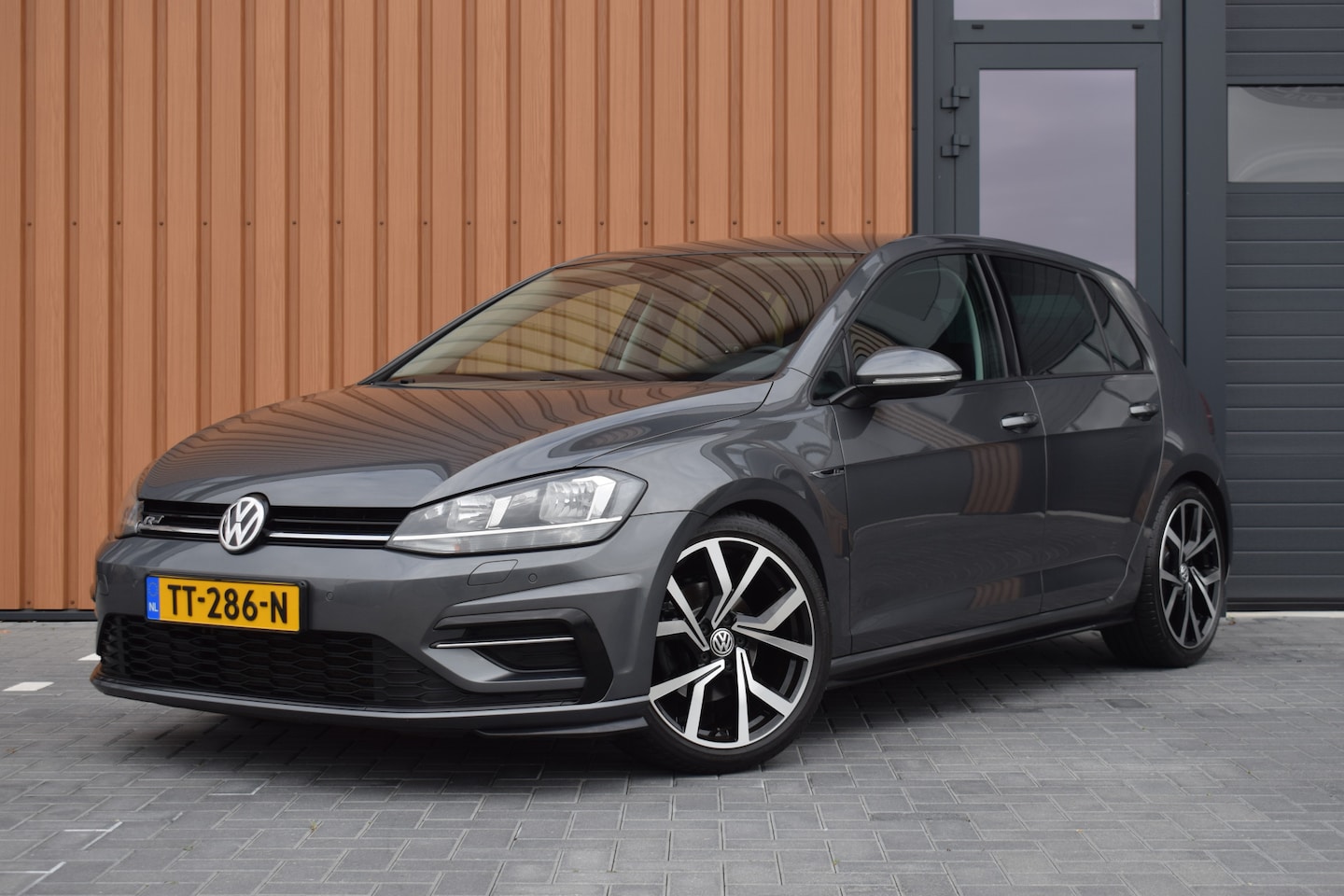 Volkswagen Golf - 1.5 TSI 150pk R-line | Navi | LED | 18" | 82.000km - AutoWereld.nl