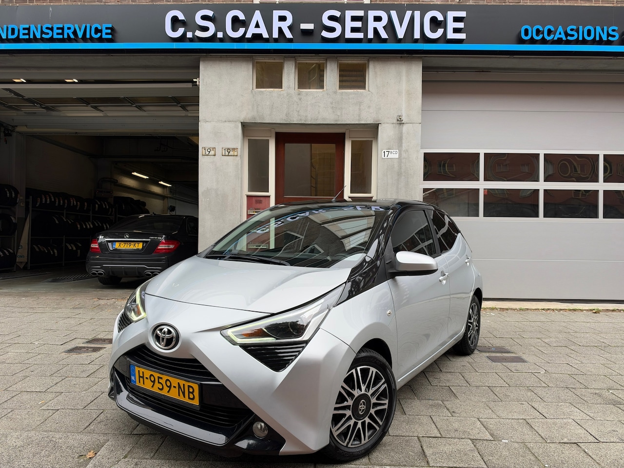 Toyota Aygo - 1.0 VVT-i x-play LED | Camera | Keyless | Applecarplay - AutoWereld.nl