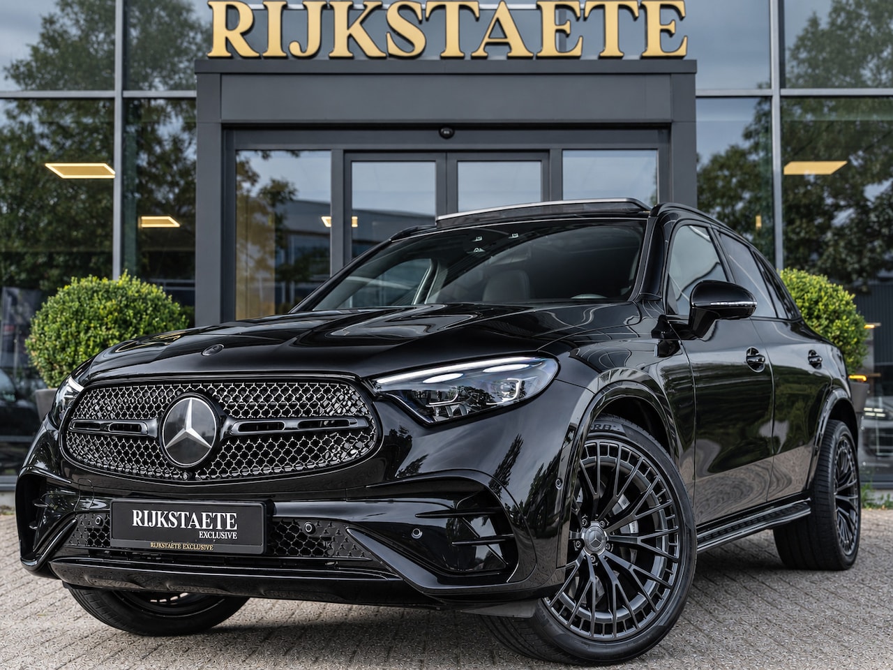 Mercedes-Benz GLC-klasse - 400e 4MATIC AMG Line|PANO|BURM|4WS|LUCHT - AutoWereld.nl