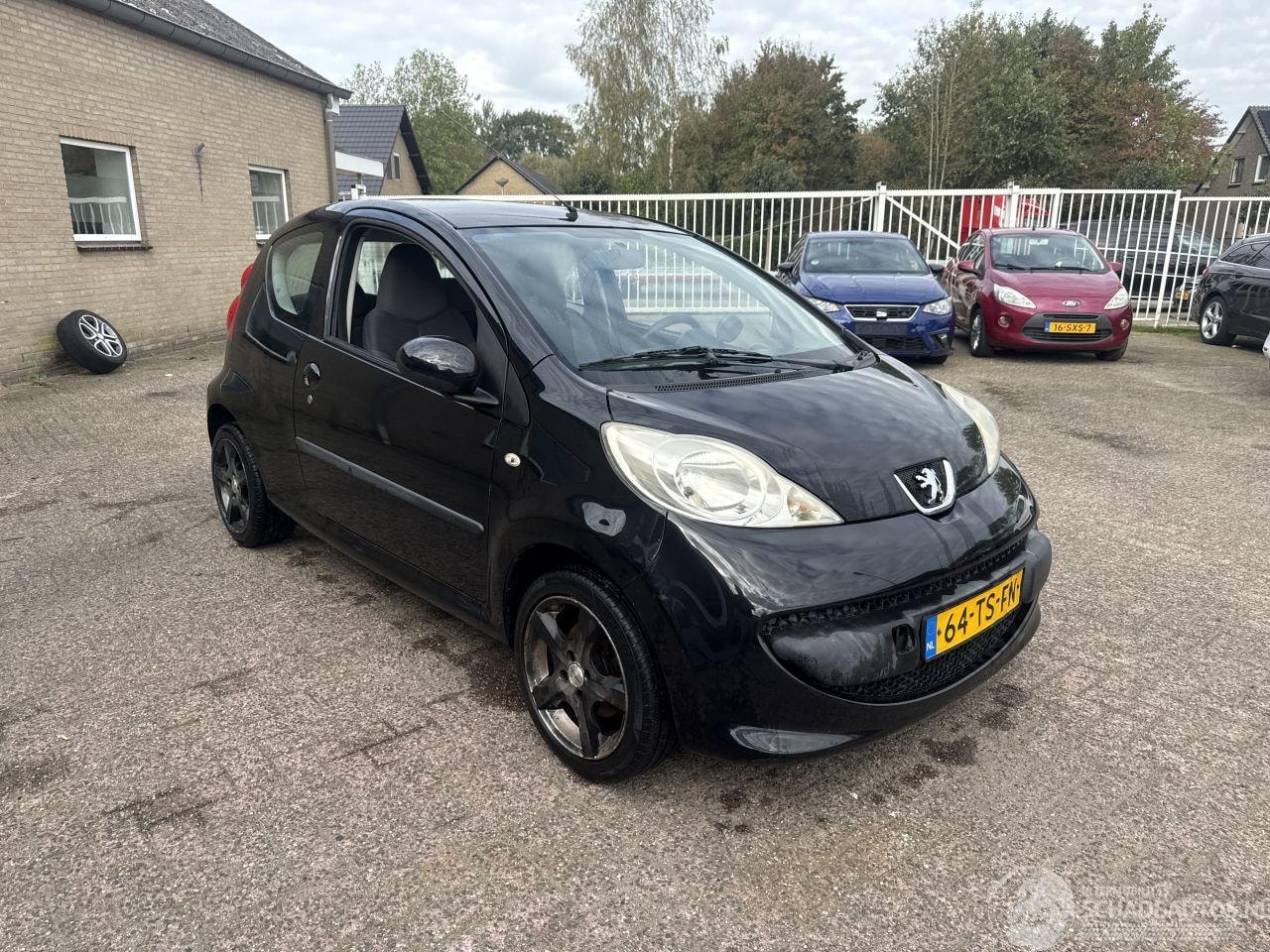 Peugeot 107 - 1.0-12V XS 1.0-12V XS - AutoWereld.nl