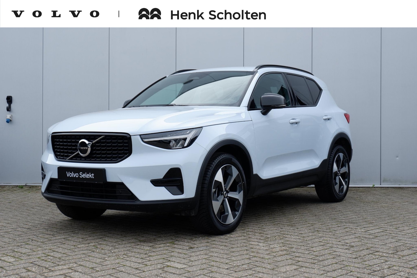Volvo XC40 - B4 Plus Dark | Trekhaak | Verwarmbare voorstoelen, stuurwiel en voorruit | Premium audio b - AutoWereld.nl