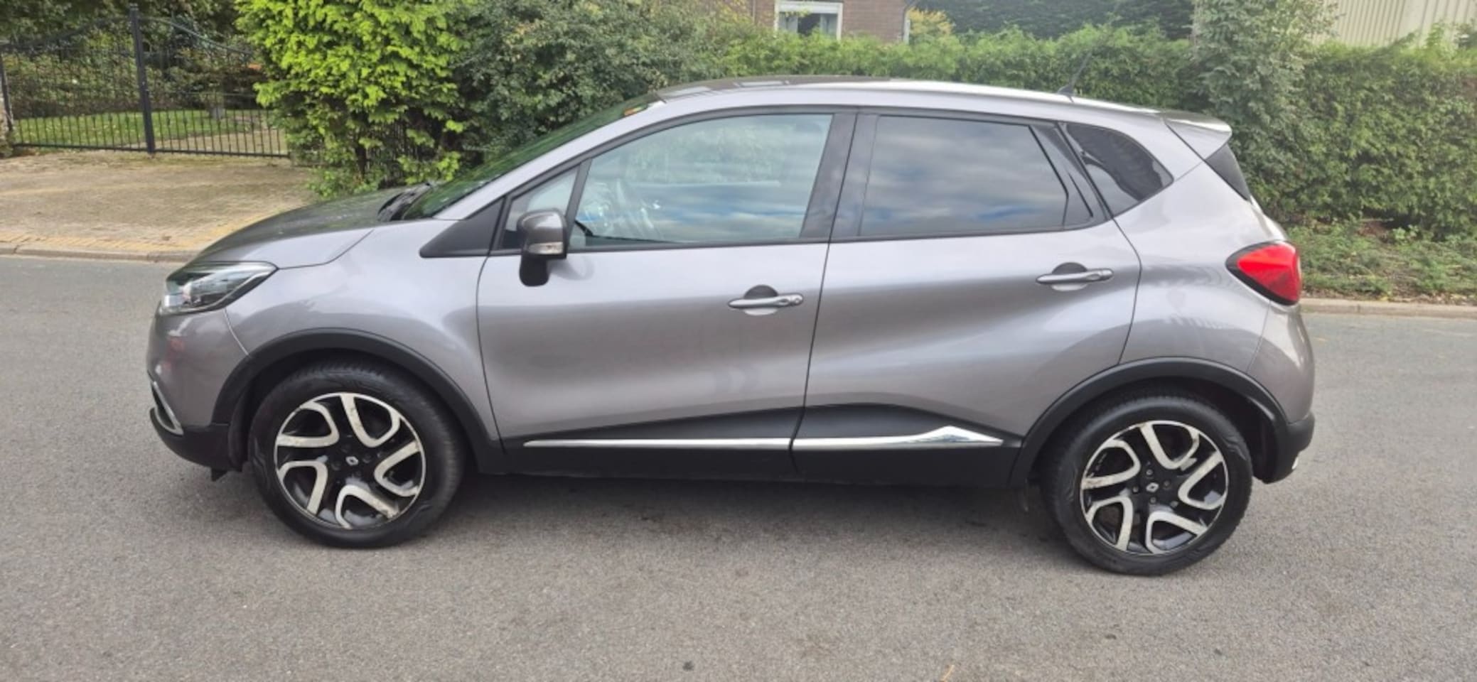 Renault Captur - 0.9 TCe Dynamique/trekhaak/navigatie/cruise control/NAP/ECC - AutoWereld.nl