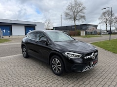 Mercedes-Benz GLA-Klasse - 180 Aut Panorama Camera