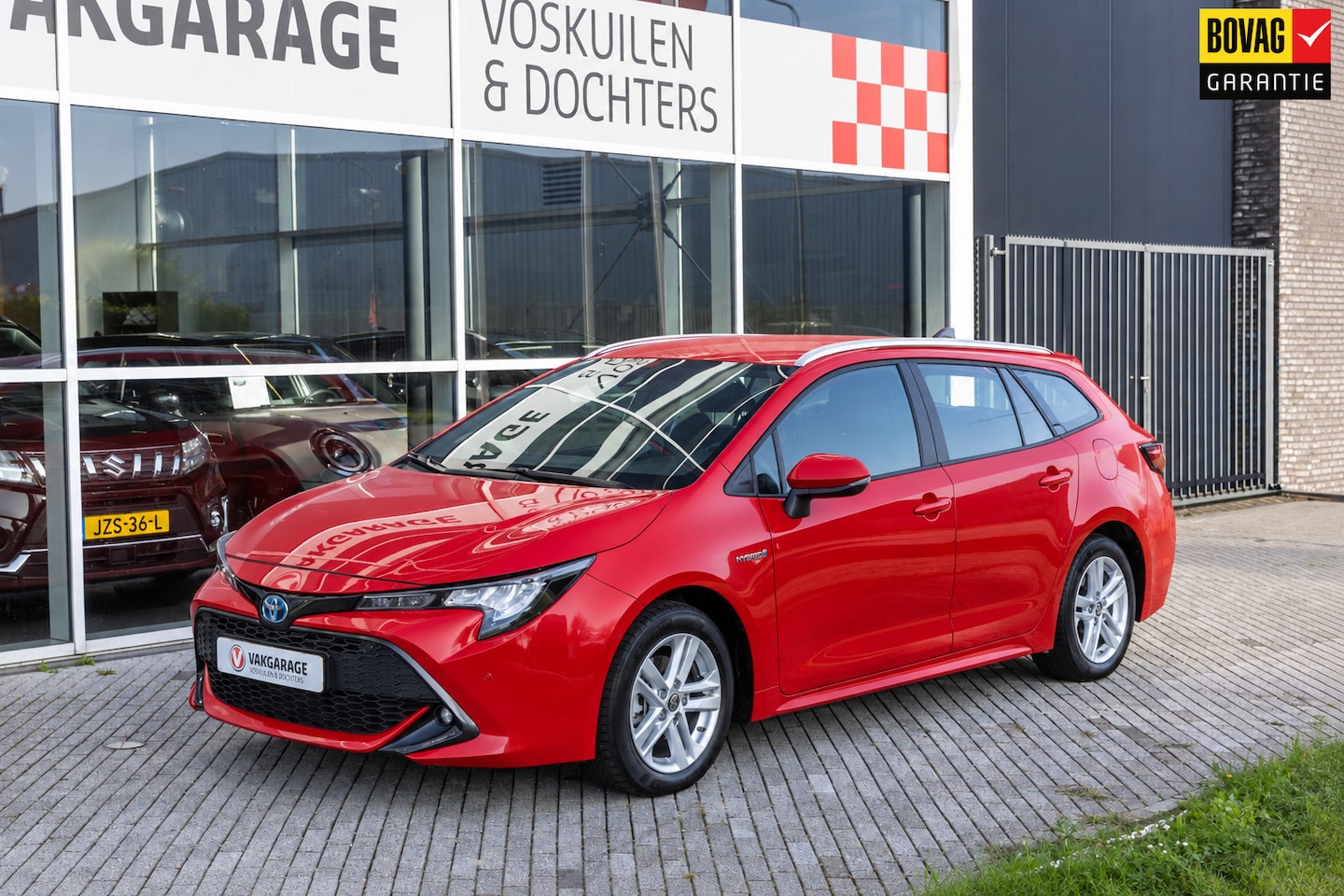Toyota Corolla Touring Sports - 1.8 Hybrid Business Plus Tech | Dodehoek | Parkeerassistent - AutoWereld.nl