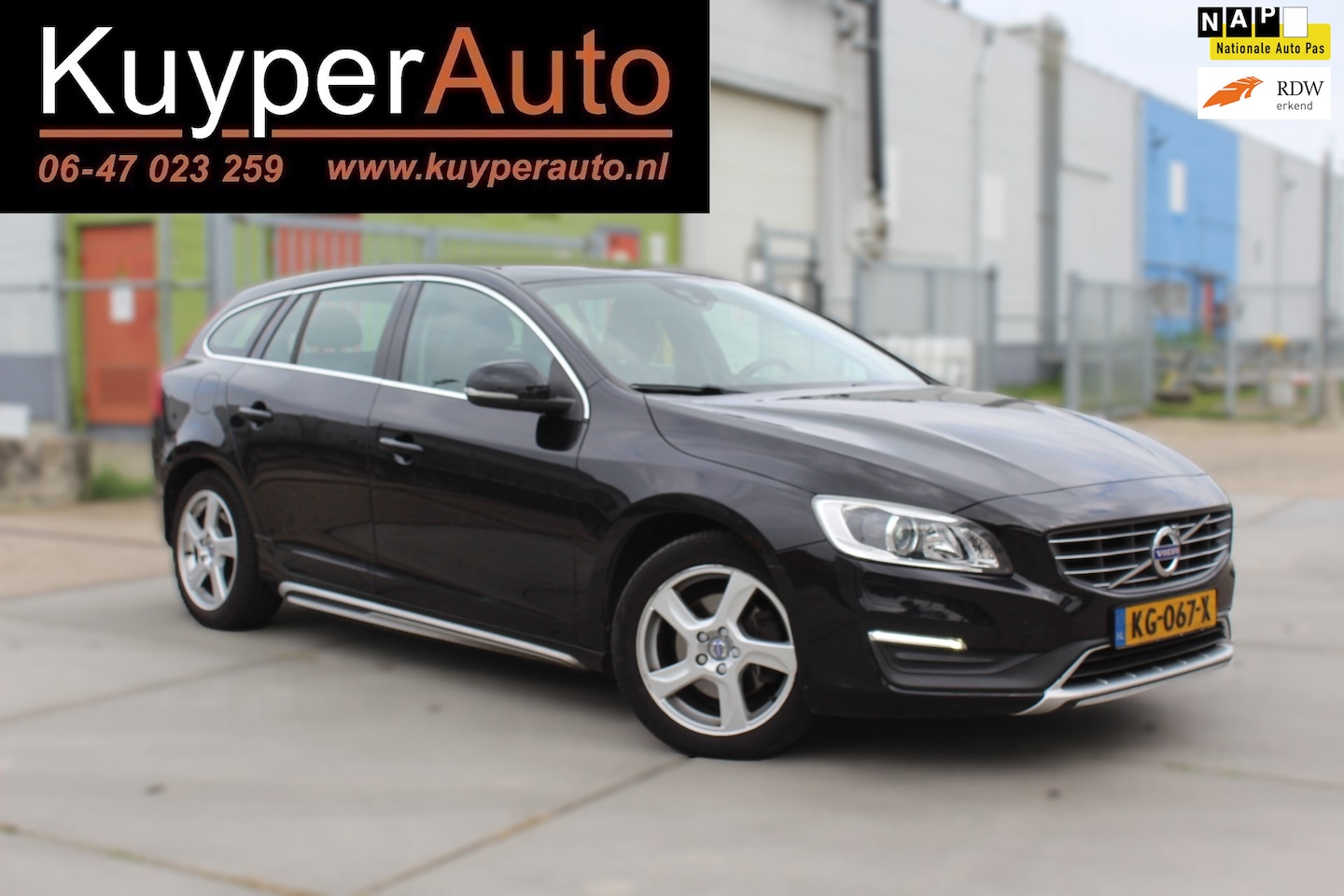 Volvo V60 - 2.0 D4 Nordic+ NETTE AUTOMAAT DEALER ONDERHOUDEN TREKHAAK VOL OPTIES - AutoWereld.nl