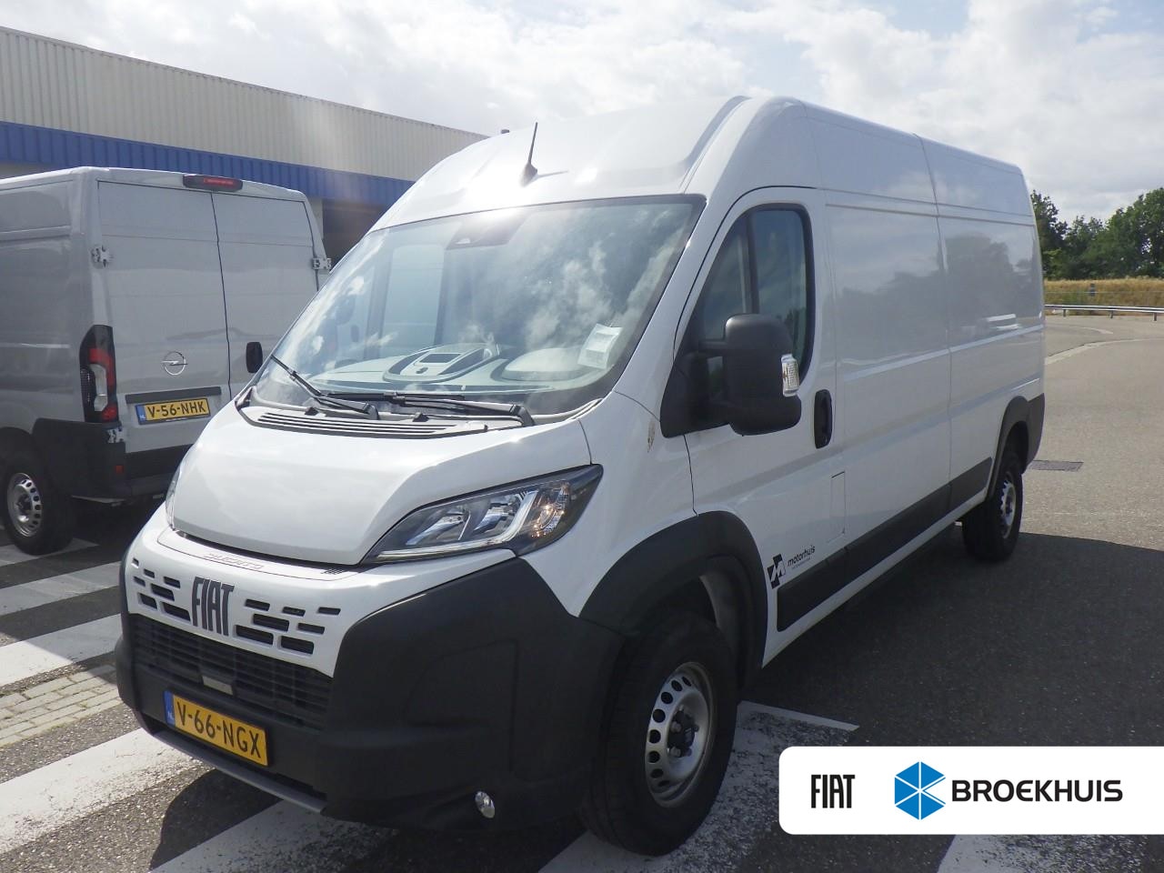 Fiat E-Ducato - L3H2 3,5T 110 kWh | 8 JAAR GARANTIE | CAMERA | NAVI | ALL SEASON BANDEN | DIGITALE BINNENS - AutoWereld.nl