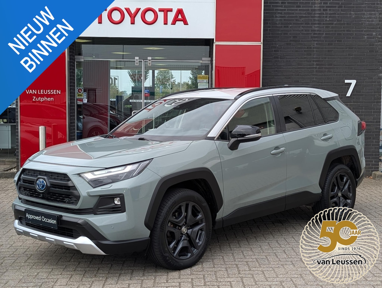 Toyota RAV4 - 2.5 Hybrid AWD ADVENTURE APPLE ANDROID ADAPTIVE CRUISE CAMERA PDC BLIND SPOT TWO-TONE - AutoWereld.nl