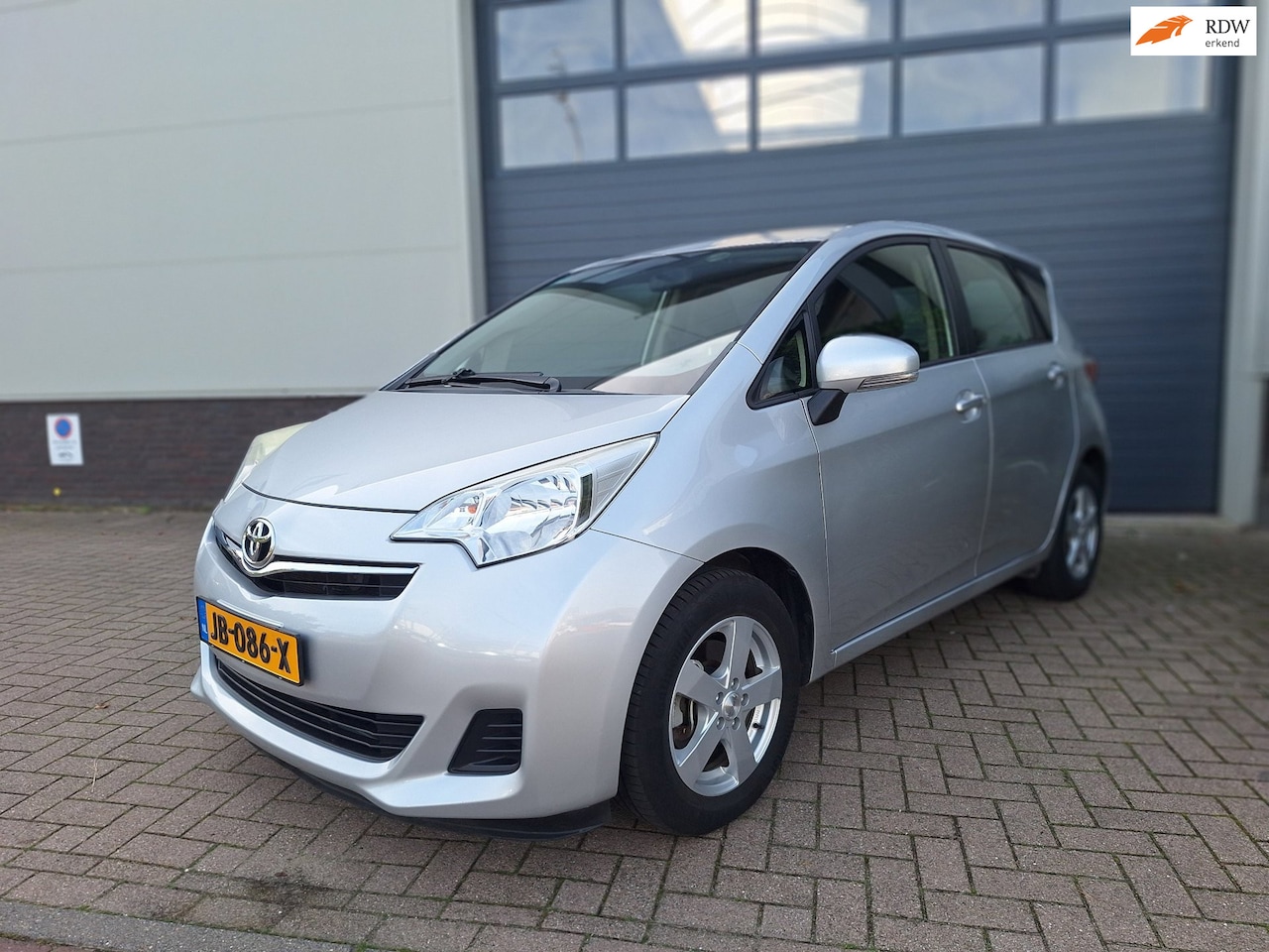 Toyota Verso S - | 1.3 VVT-i Aspiration | Airco | Automaat | Camera | Bluetooth | - AutoWereld.nl