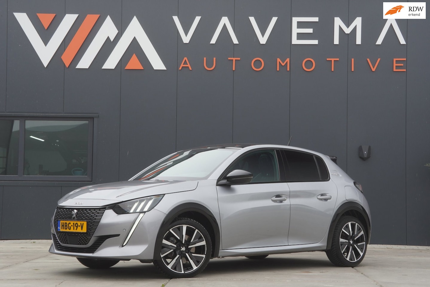 Peugeot 208 - 1.2 131PK|GT|Automaat|Pano|Leder|Massage|Memory|Stoelverwarming|Navi|CarPlay|LED - AutoWereld.nl