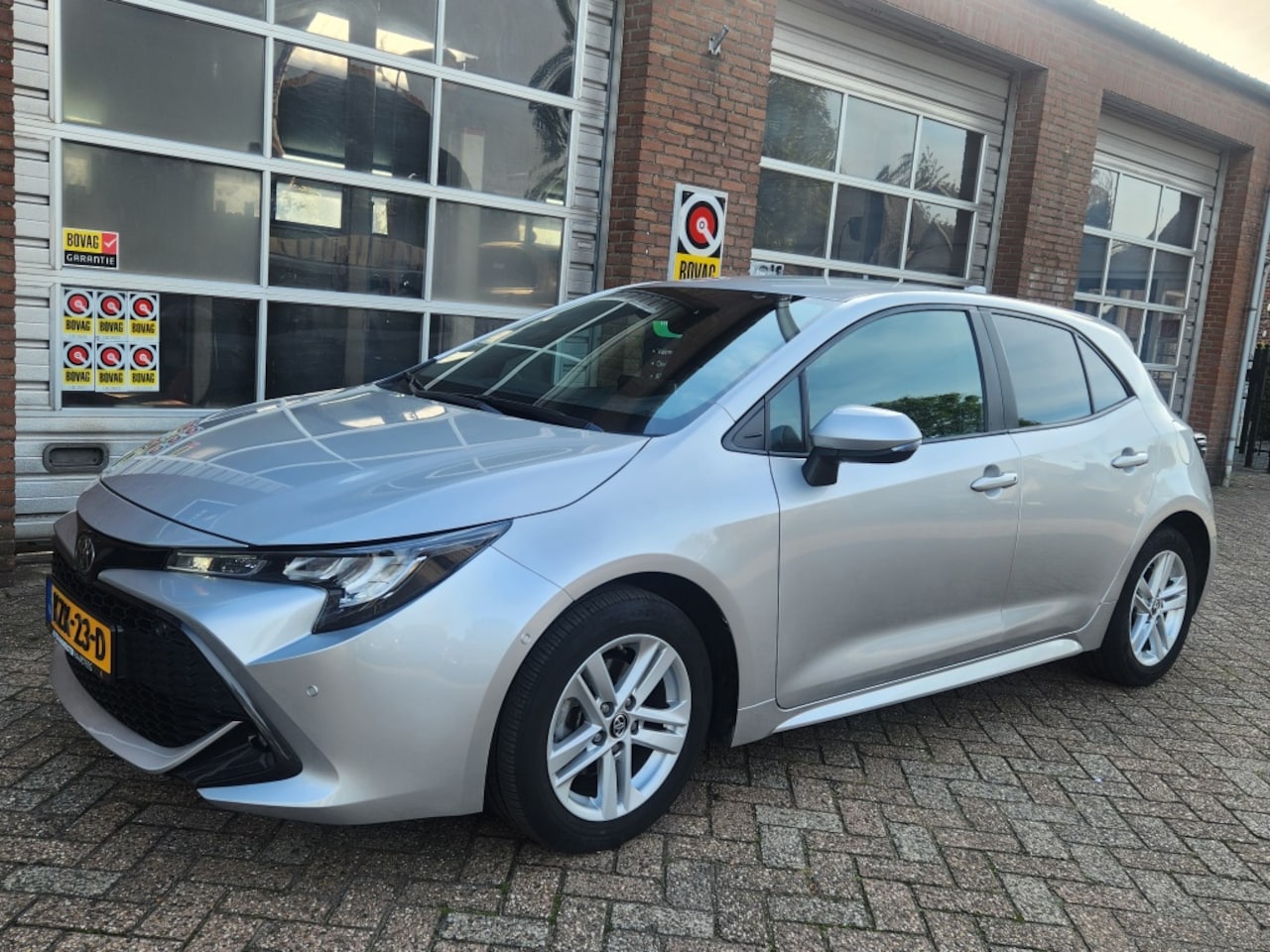 Toyota Corolla - 1.2 T Active, Clima/ACC/LaneAss/Keyless/Camera/LED/LMV - AutoWereld.nl