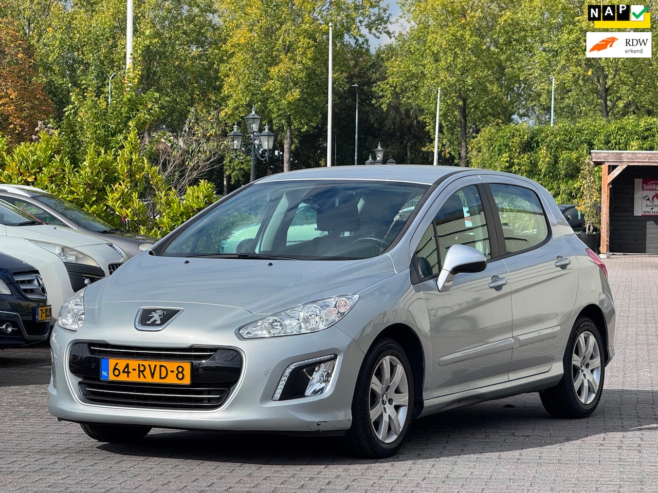 Peugeot 308 - 1.6 VTi Active | 1e Eigenaar | Automaat | Parkeersensoren | Climate control | Cruise contr - AutoWereld.nl