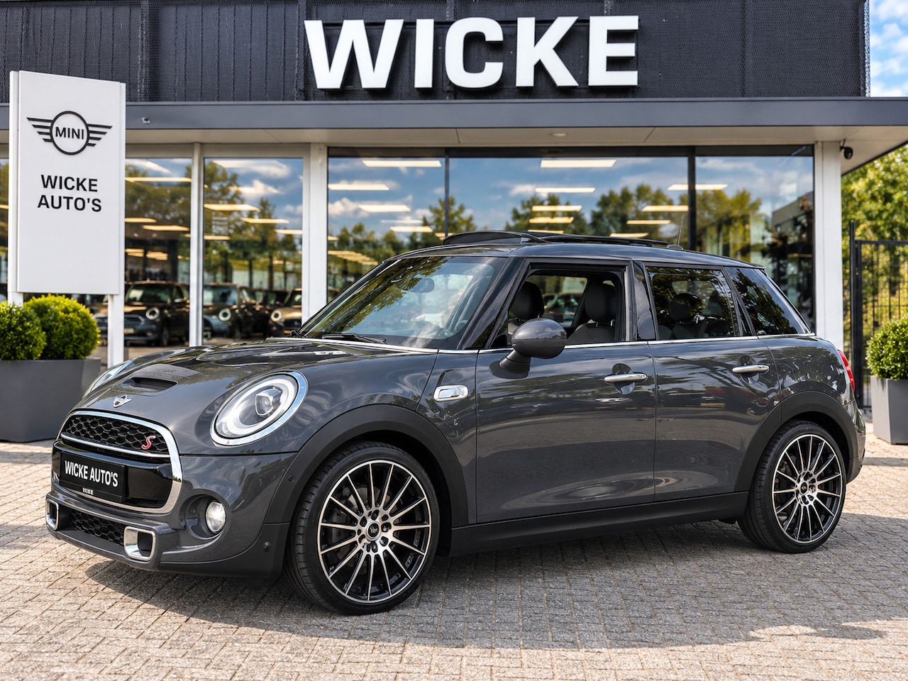 MINI 5-Deurs - 2.0 Cooper S Chili Serious HUD Panorama AUT 5 deurs - AutoWereld.nl