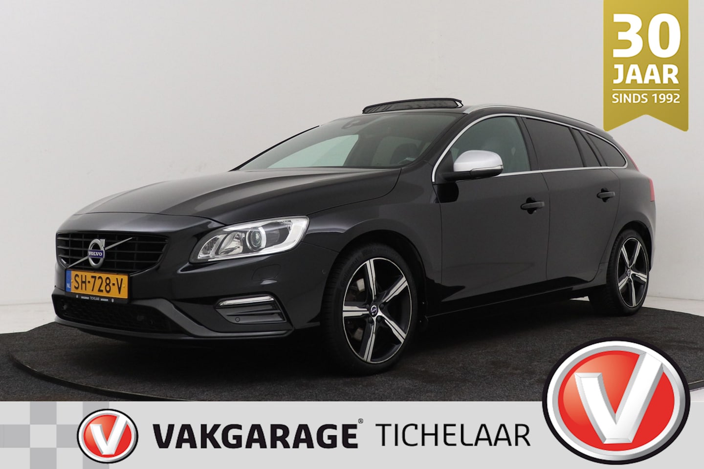 Volvo V60 - 2.0 T4 Business Sport R-Design | Trekhaak | Schuif-/Kanteldak | Org NL | Leer | Sportstoel - AutoWereld.nl
