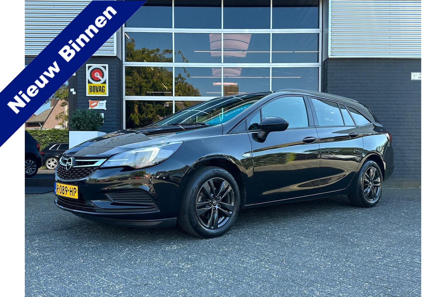 Opel Astra Sports Tourer - Business Edition, Airco, Camera, CarPlay, Cruise, Trekhaak, DAB, PDC - AutoWereld.nl