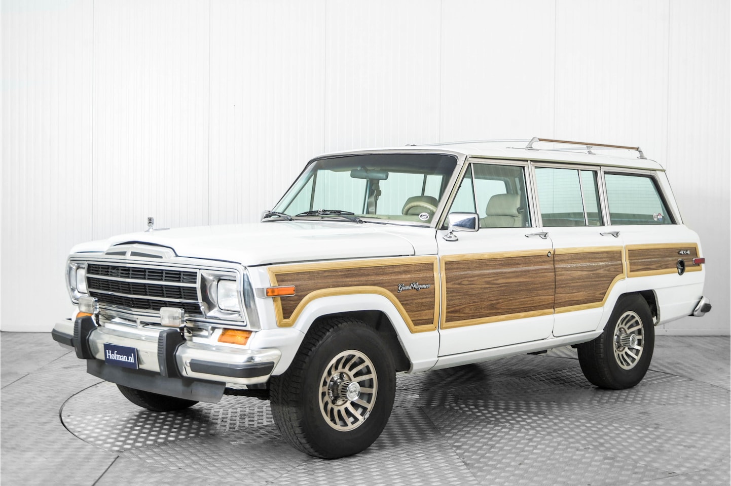 Jeep Wagoneer - 5.9 V8 Limited Wagon 5.9 V8 Limited Wagon - AutoWereld.nl