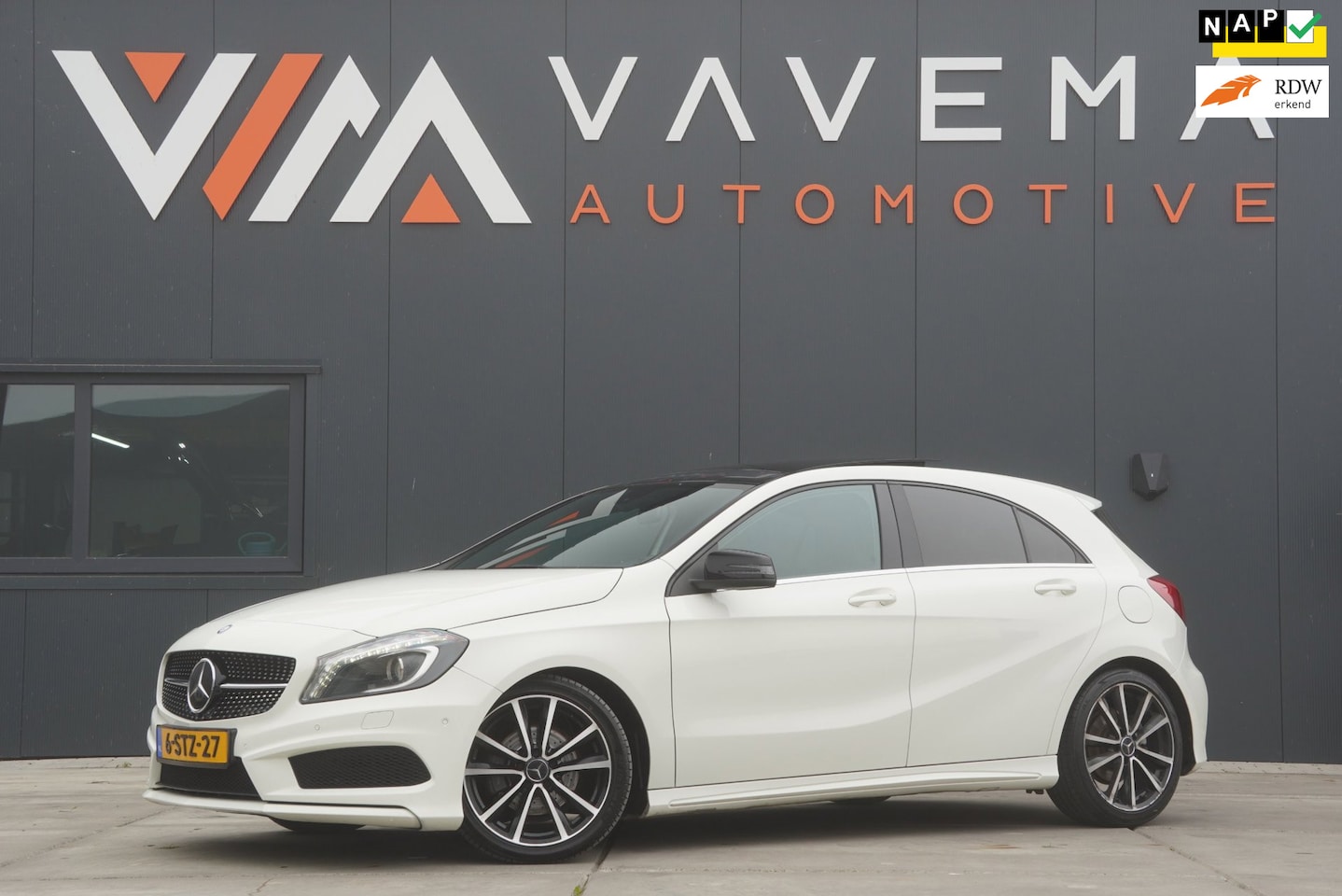 Mercedes-Benz A-klasse - A 180|2013|A180|AMG|Automaat|Pano|Sportstoelen|Trekhaak|Xenon|Cruise|Airco - AutoWereld.nl