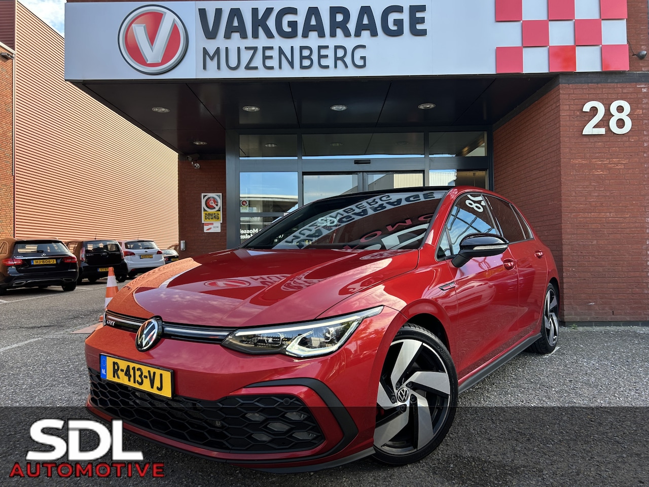 Volkswagen Golf - 2.0 TSI GTI // FULL LED // SCHUIF/KANTELDAK // CAMERA // NAVI + CARPLAY // STOEL/STUURVERW - AutoWereld.nl