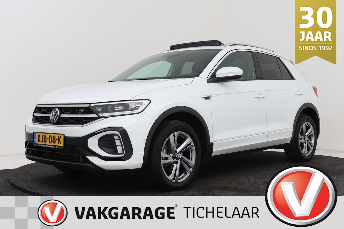 Volkswagen T-Roc - 1.5 TSI R-Line | Trekhaak | Panoramadak | Digital Cockpit | CarPlay | Camera | Stoelverwar - AutoWereld.nl