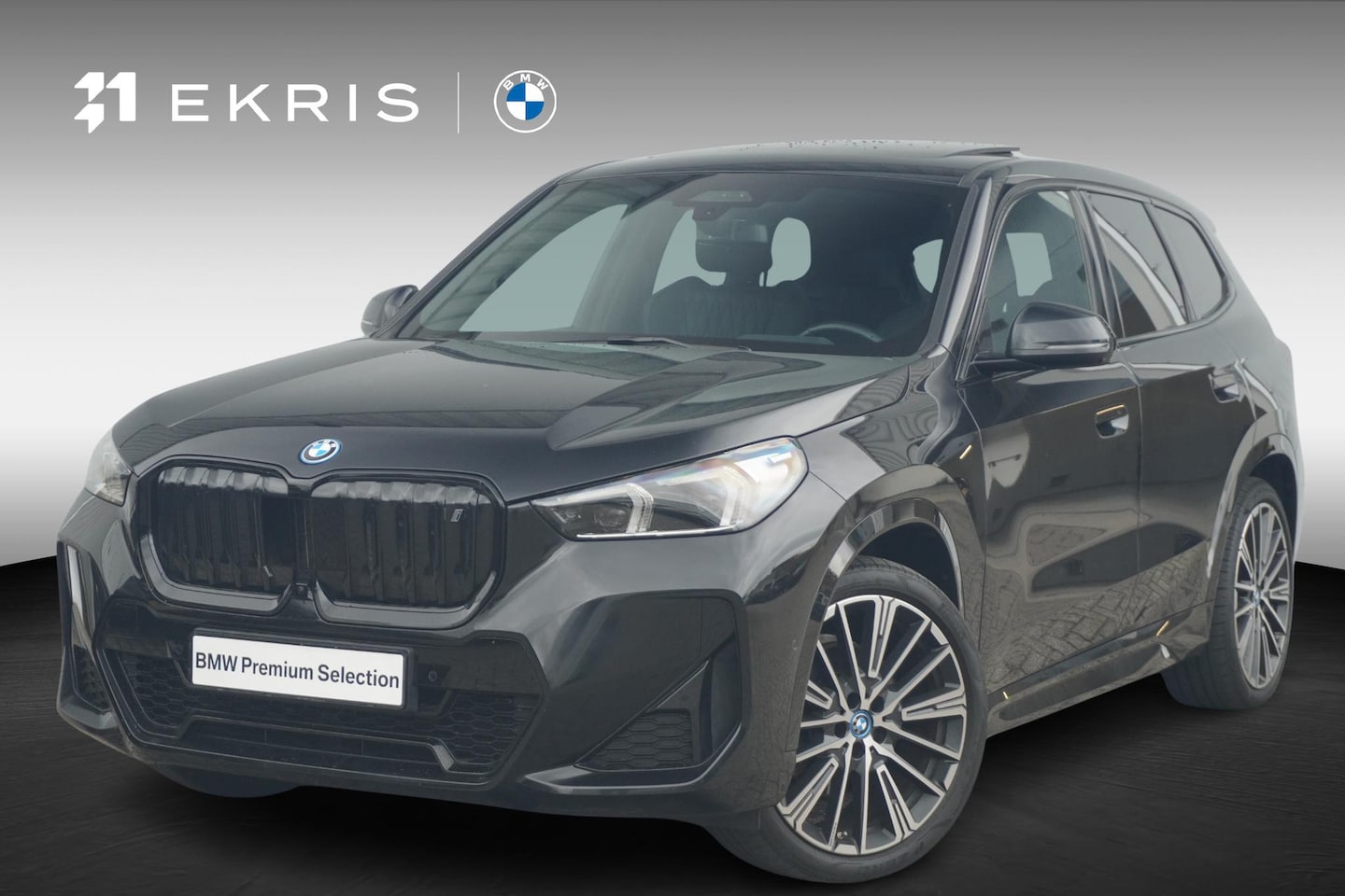 BMW iX1 - xDrive30 | M Sportpakket | Panoramadak | Head-Up Display | Trekhaak | Harman-Kardon | Driv - AutoWereld.nl