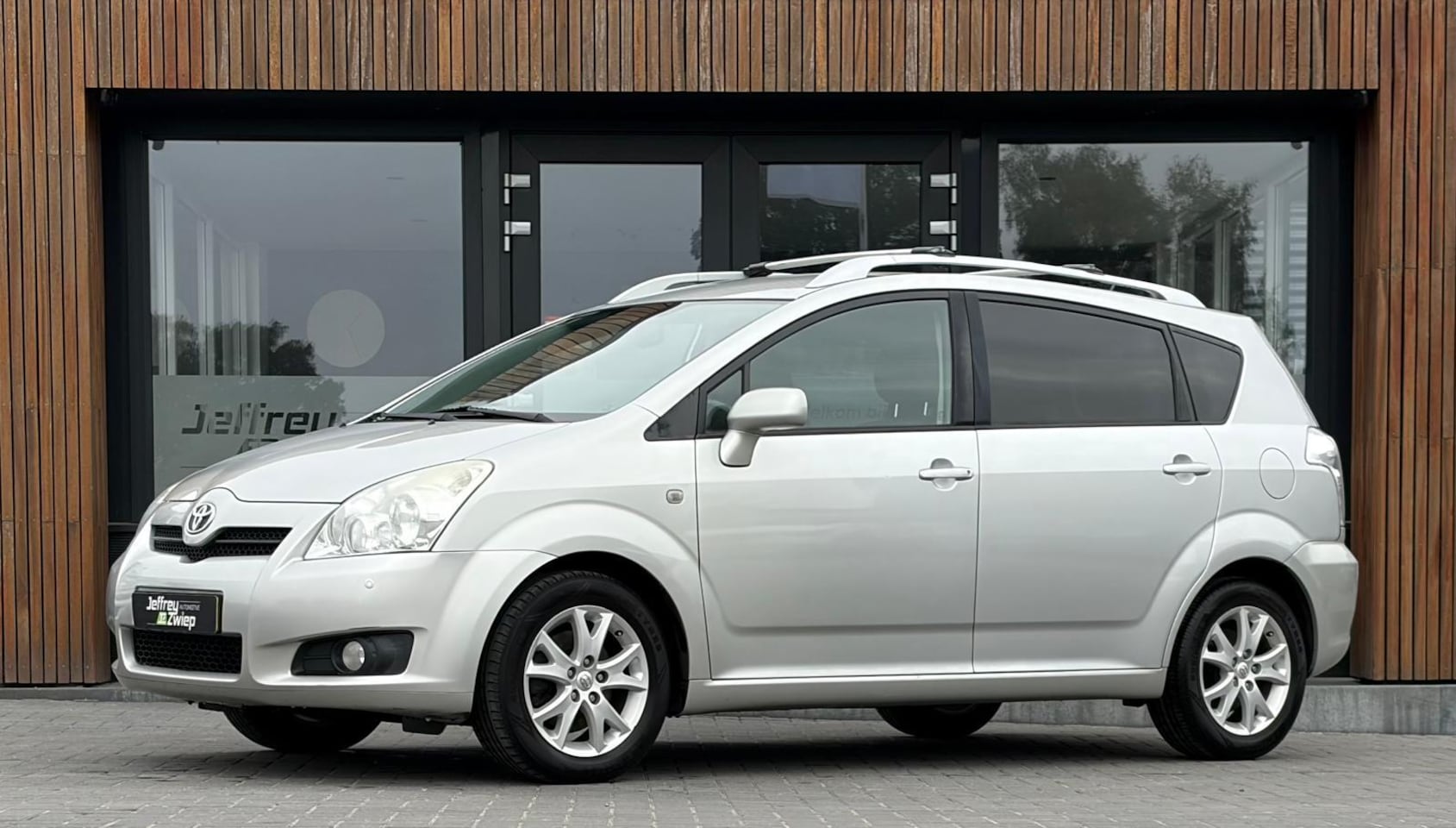 Toyota Verso - 1.6 VVT-i Sol zeer scherp geprijsd!!! cruise/lichtmetalen velgen/stuurwielbedien/trekhaak/ - AutoWereld.nl