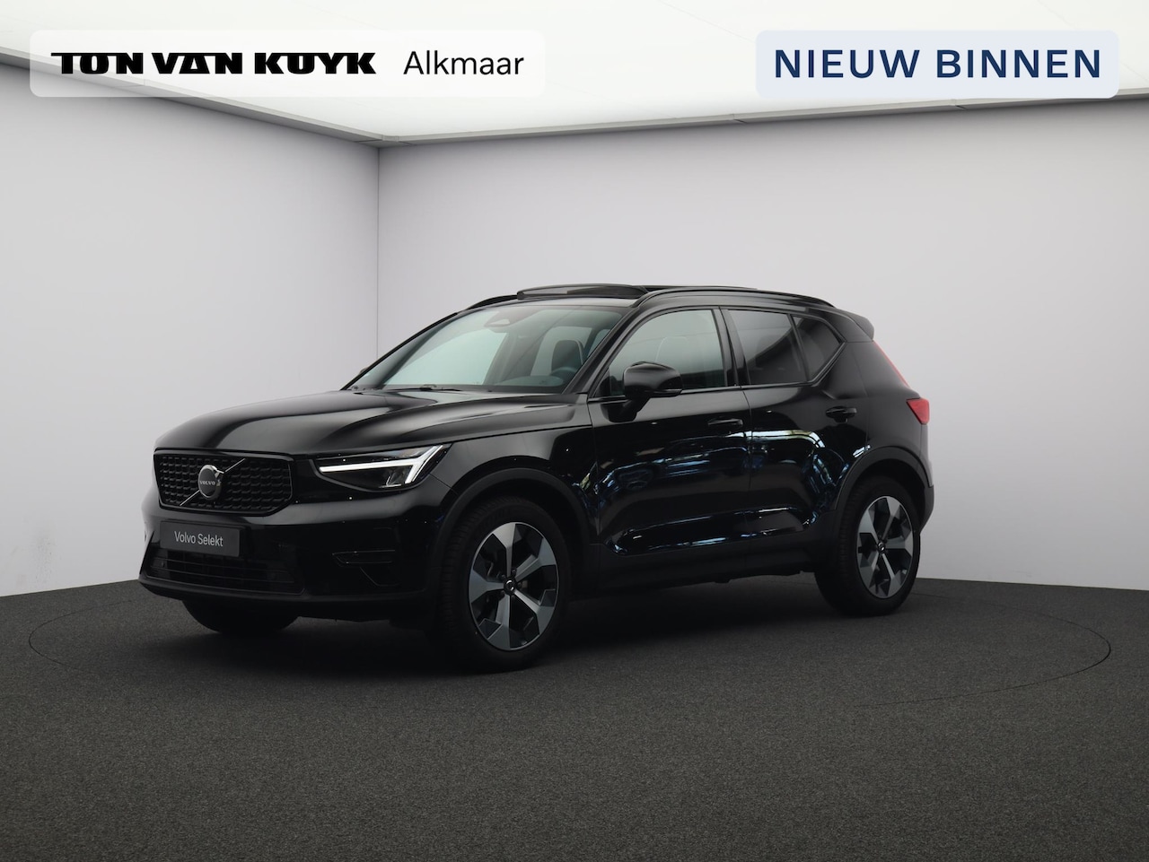 Volvo XC40 - 2.0 B4 Plus Dark / Trekhaak / Pan. dak / Harman Kardon / 360 camera / Nubuck / Stoel-stuur - AutoWereld.nl