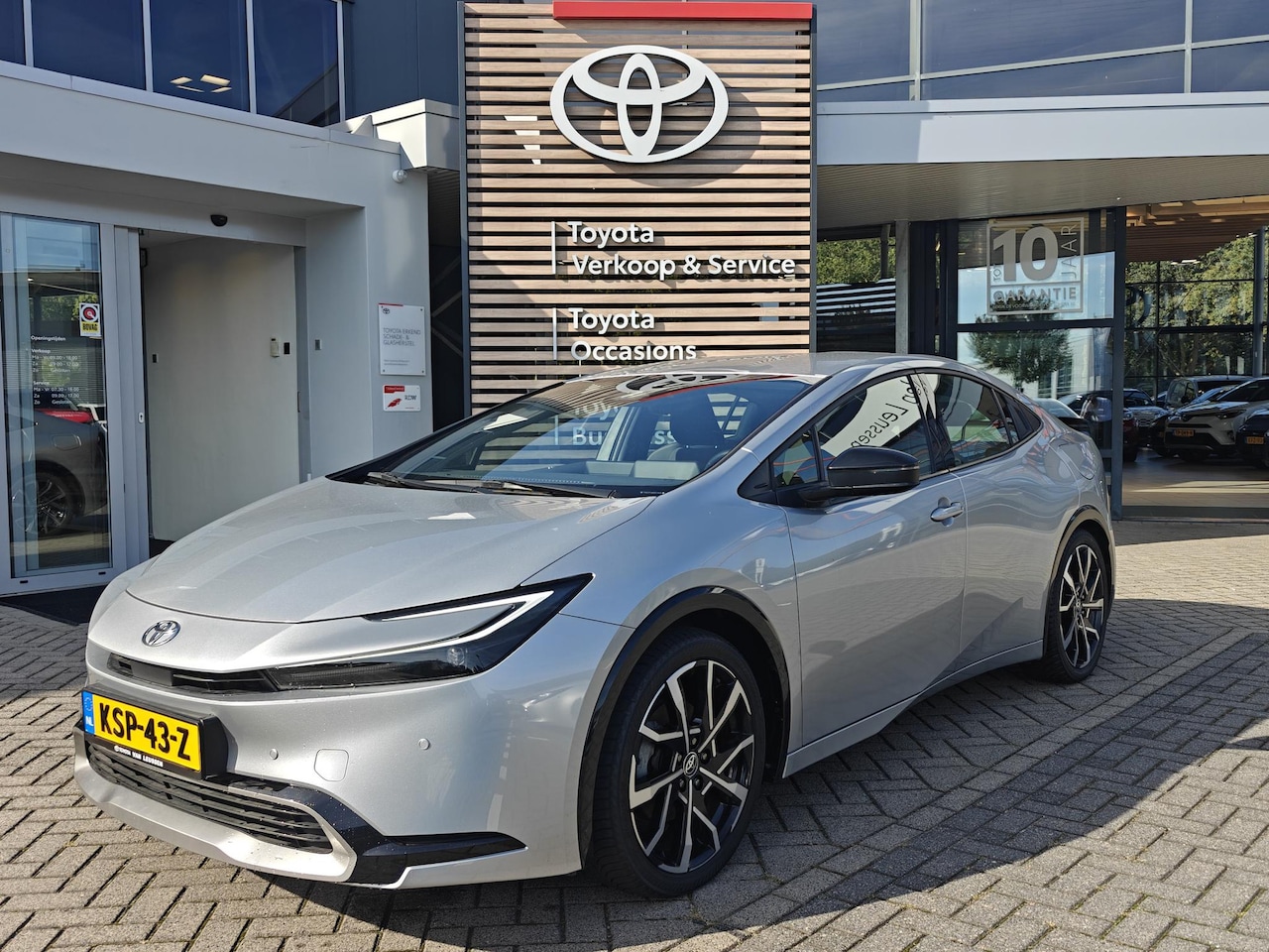 Toyota Prius - 2.0 Plug-in Hybrid 220 PARK-SENSOREN BLIND-SPOT KEYLESS STOEL/STUURVERW CAMERA APPLE/ANDRO - AutoWereld.nl