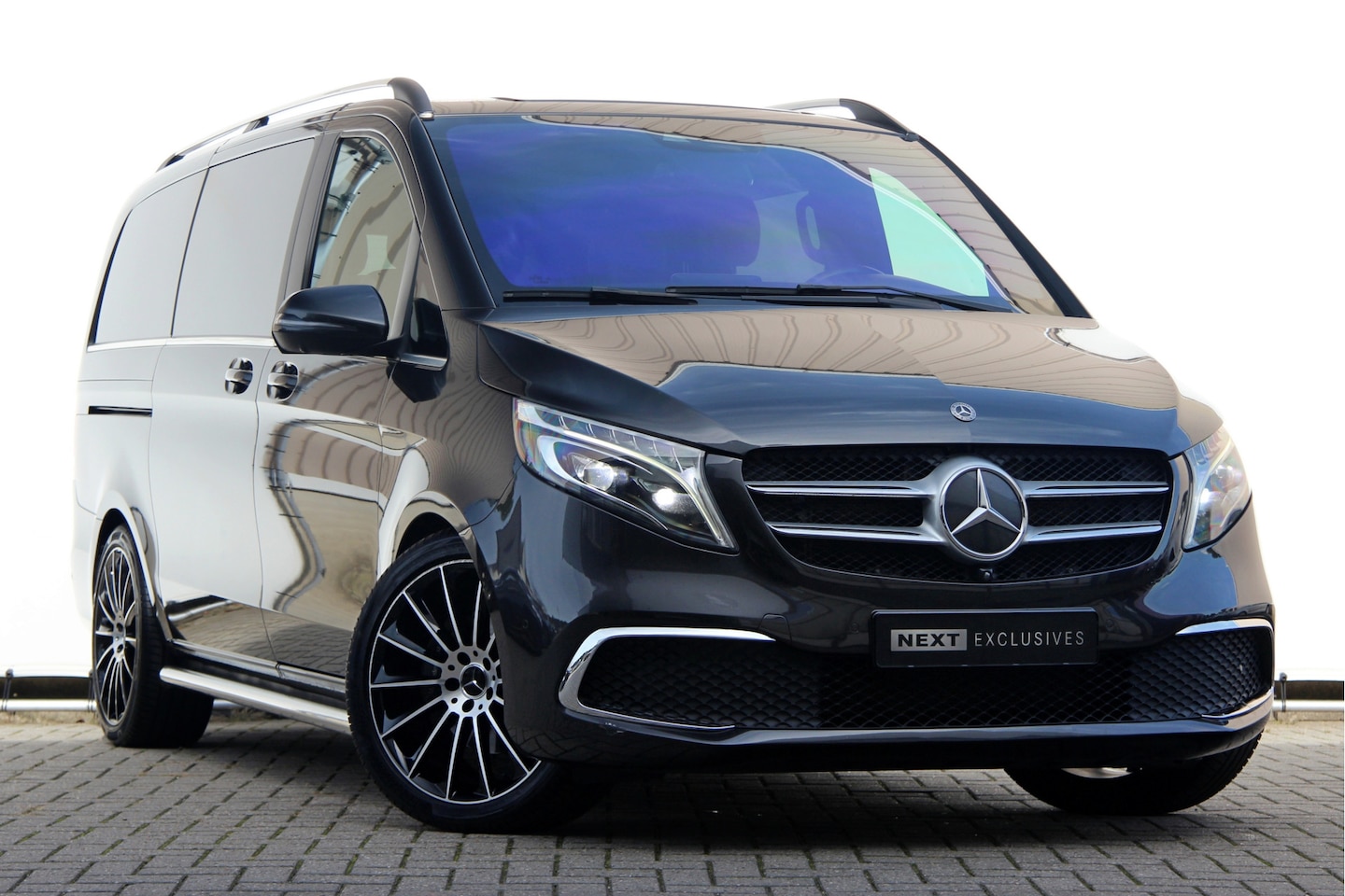 Mercedes-Benz V-klasse - 300d Lang DC Avantgarde Edition | Burmester | 360° Camera | Distronic | Leder | Trekhaak - AutoWereld.nl