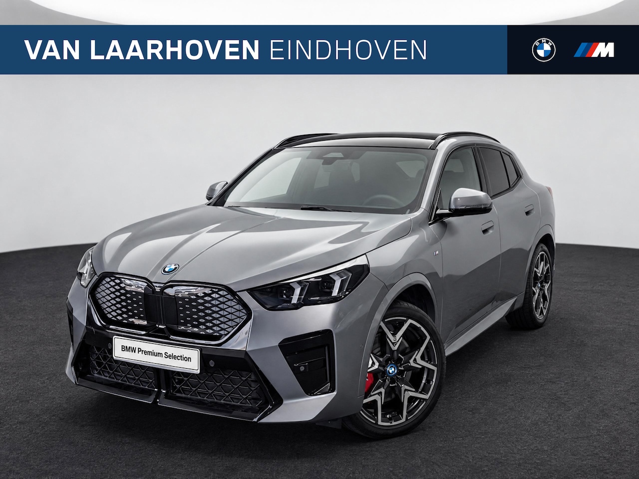 BMW iX2 - xDrive30 M Sport / Trekhaak / Panoramadak / Sportstoelen / Comfort Access / Achteruitrijca - AutoWereld.nl