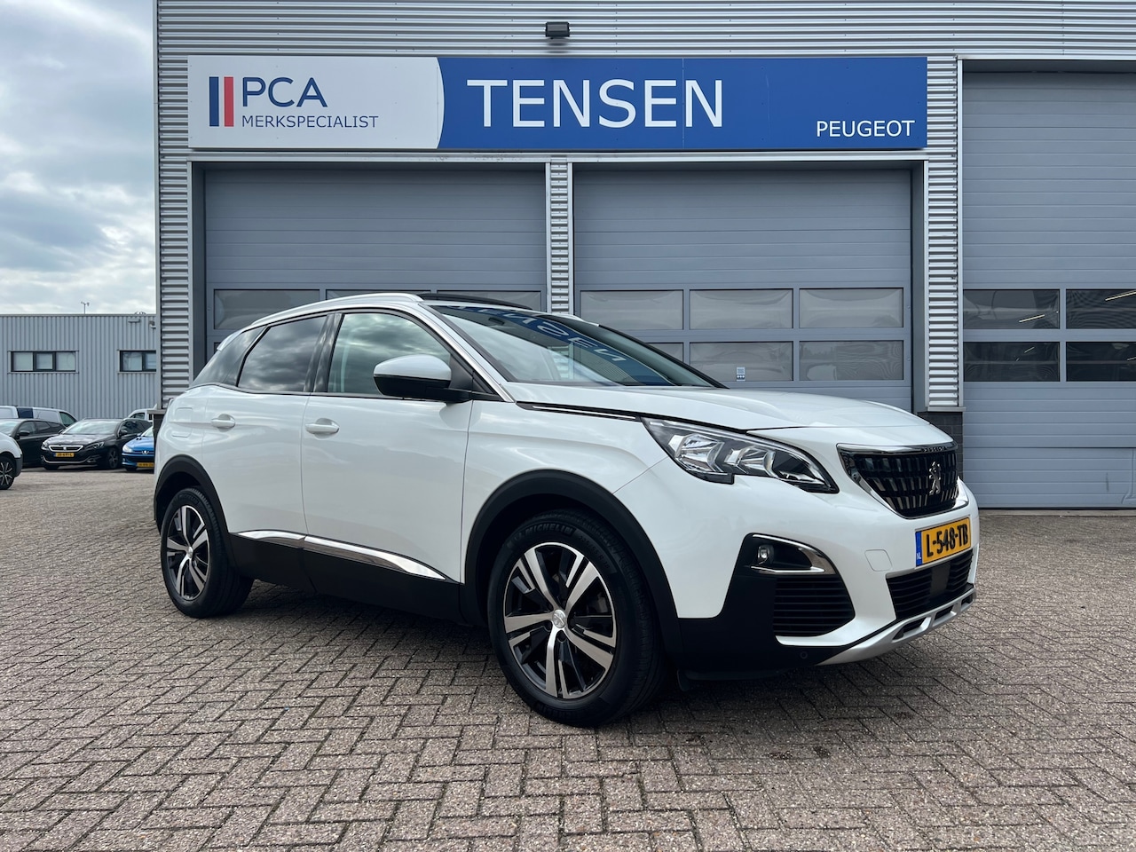 Peugeot 3008 - 1.5 BlueHDi 130PK Blue Lease Premium | Navigatie | Panoramadak | Trekhaak | - AutoWereld.nl