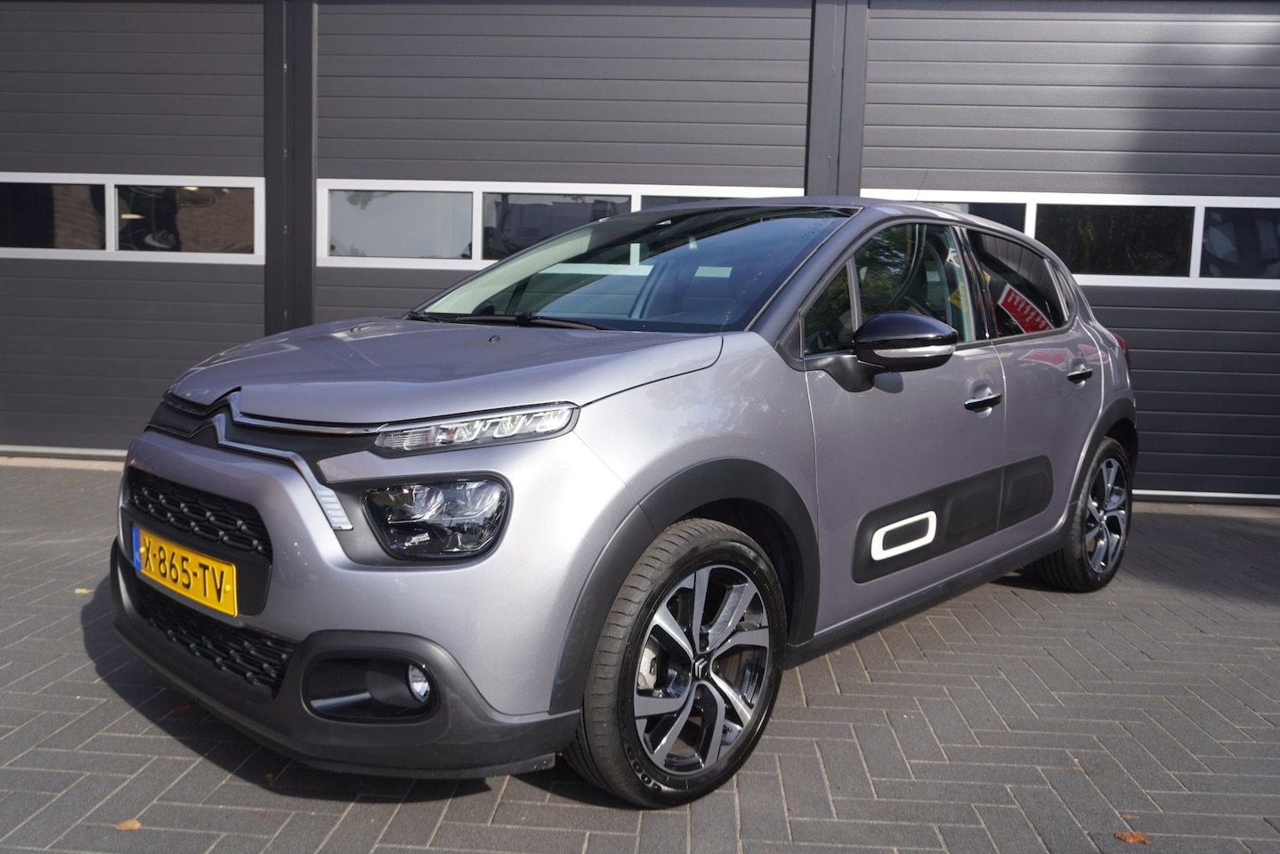 Citroën C3 - 1.2 PureTech Max Aut/Camera/Carplay/Cruise/Navi/Climate Control - AutoWereld.nl