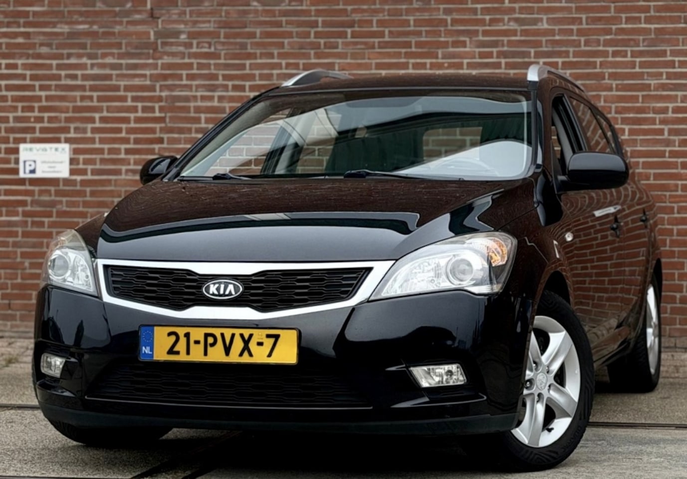 Kia Cee'd Sporty Wagon - 1.4 CVVT Seven |Airco |AchterRijCam |Nieuwe APK |Navi - AutoWereld.nl
