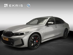 BMW 3-serie - Sedan 320e | M-Sportpakket | LED | Leder | Navigatie | Schuifdak | Sportstoelen | Stoelver