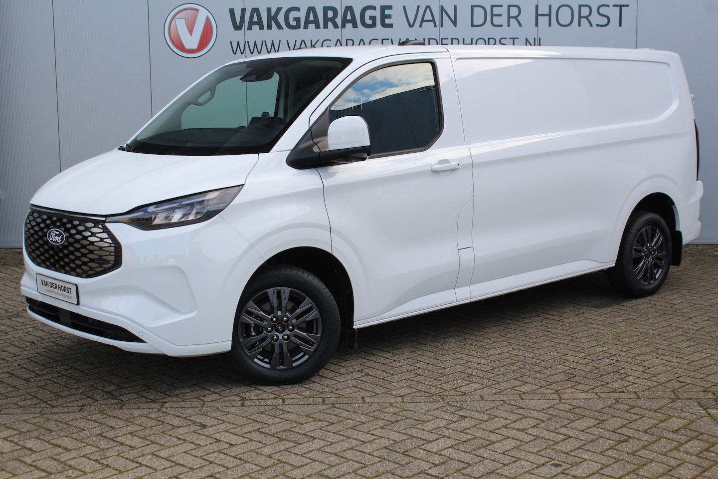 Ford Transit Custom - E-Transit 340 L2H1 'Limited' 71kWh-160kWh/218pk ELEKTRISCH ! Juni 2026, slechts 1.500km ! - AutoWereld.nl