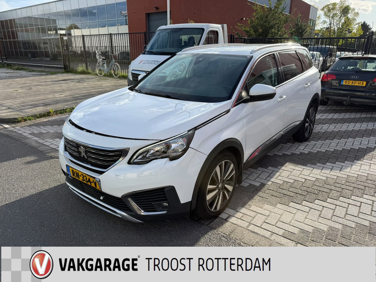 Peugeot 5008 - 1.2 PureTech Blue Lease Premium 7 Persoons | Zie foto's | Trekhaak | APK TOT 04-03-2027 | - AutoWereld.nl