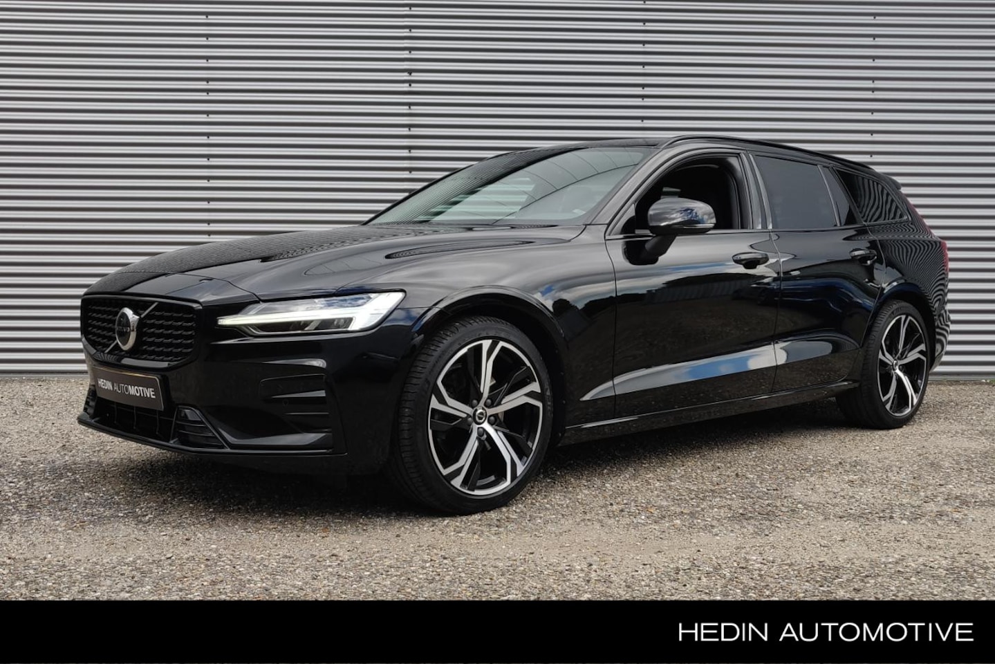 Volvo V60 - 2.0 B4 Plus Dark | Trekhaak | Lederen bekleding | 19 inch LMV | Adaptive Cruise control | - AutoWereld.nl