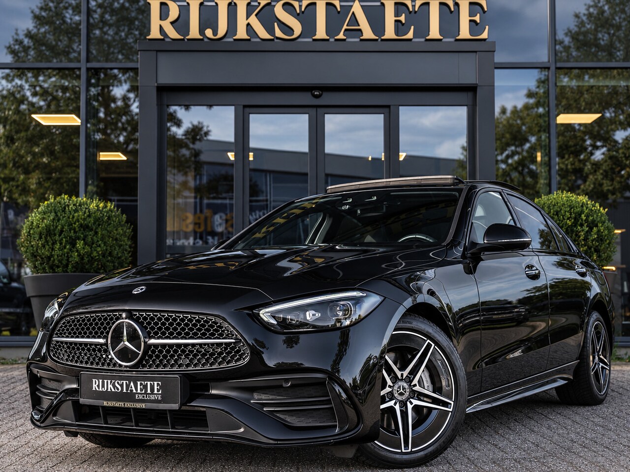 Mercedes-Benz C-klasse - C300e C300e AMG|PANO|BURMESTER|MASSAGE|360°|18'' - AutoWereld.nl