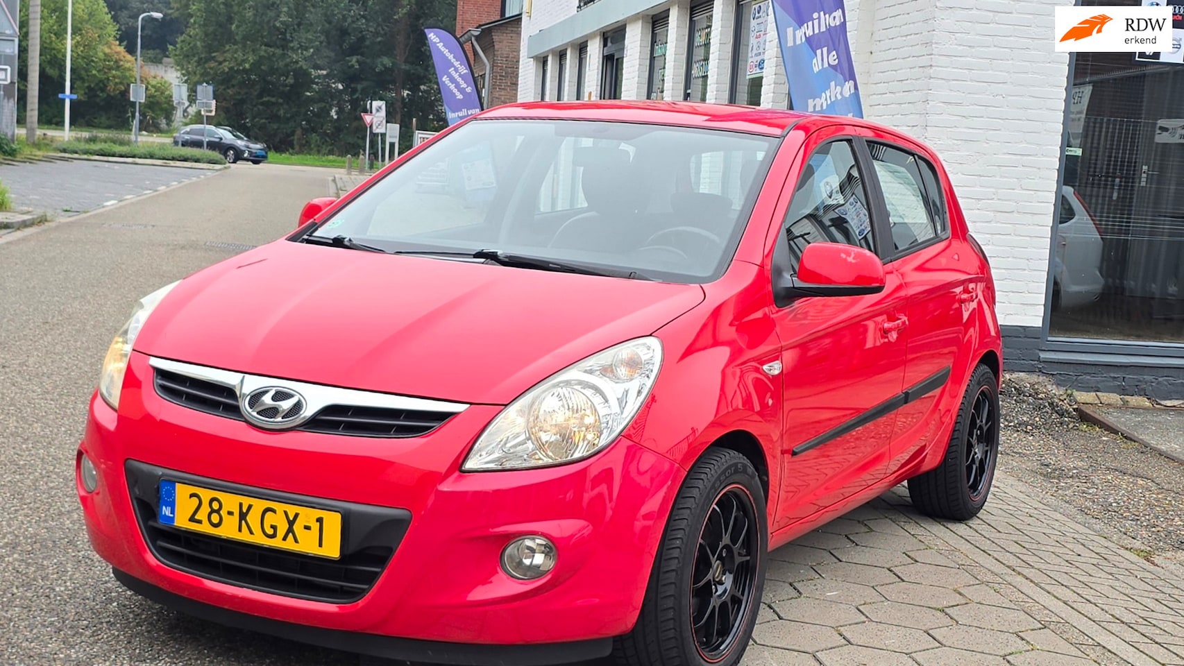 Hyundai i20 - Hyundai*1.6!!*zeer netter auto dealer onderhoud*nap*apk*airco ijs*velgen* 1.6i i-Catcher - AutoWereld.nl