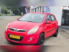 Hyundai i20 - Hyundai*1.6*zeer netter auto dealer onderhoud*nap*apk*airco ijs*velgen* 1.6i i-Catcher