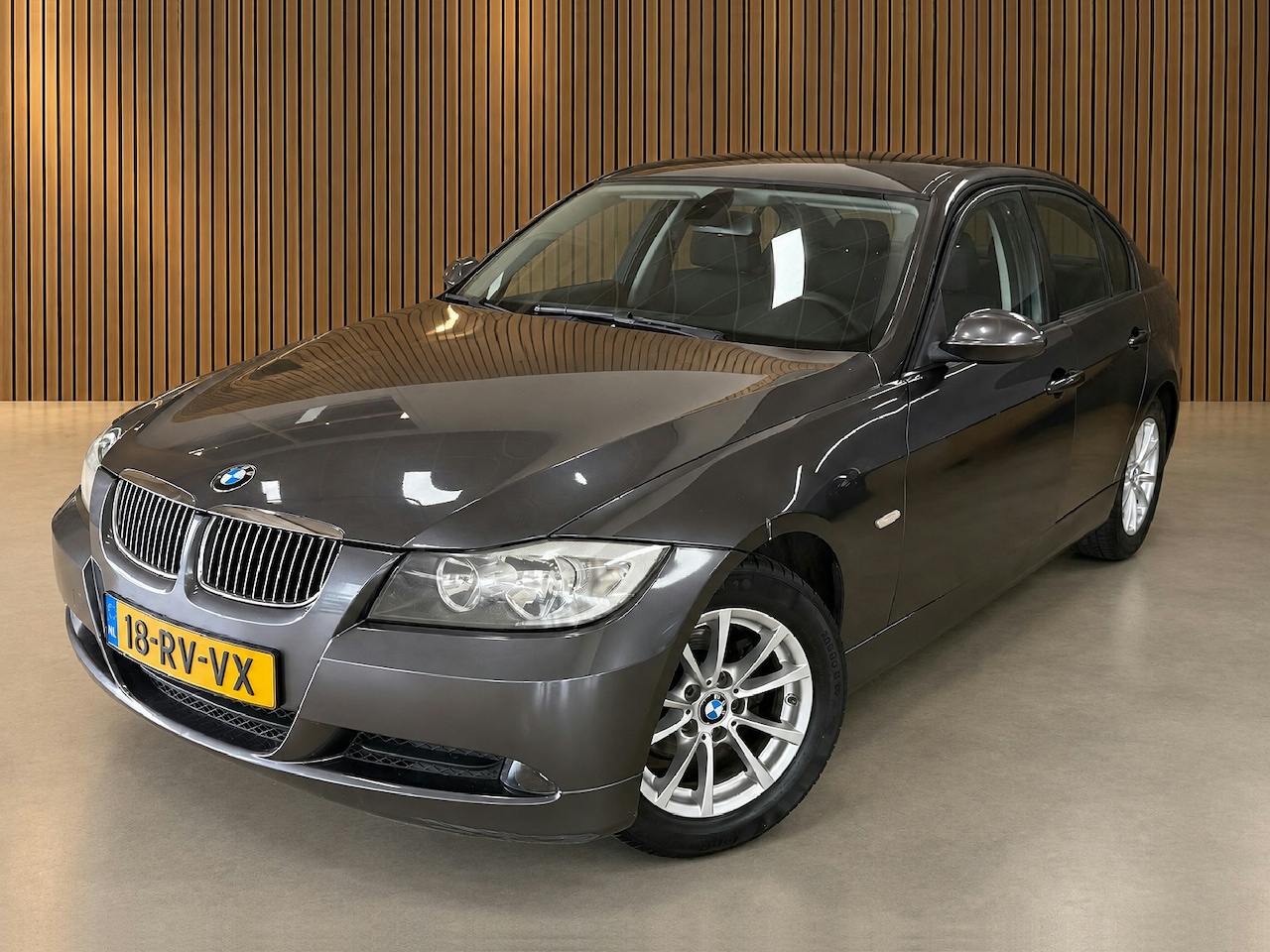 BMW 3-serie - 320i Dynamic Executive | Cruise - AutoWereld.nl