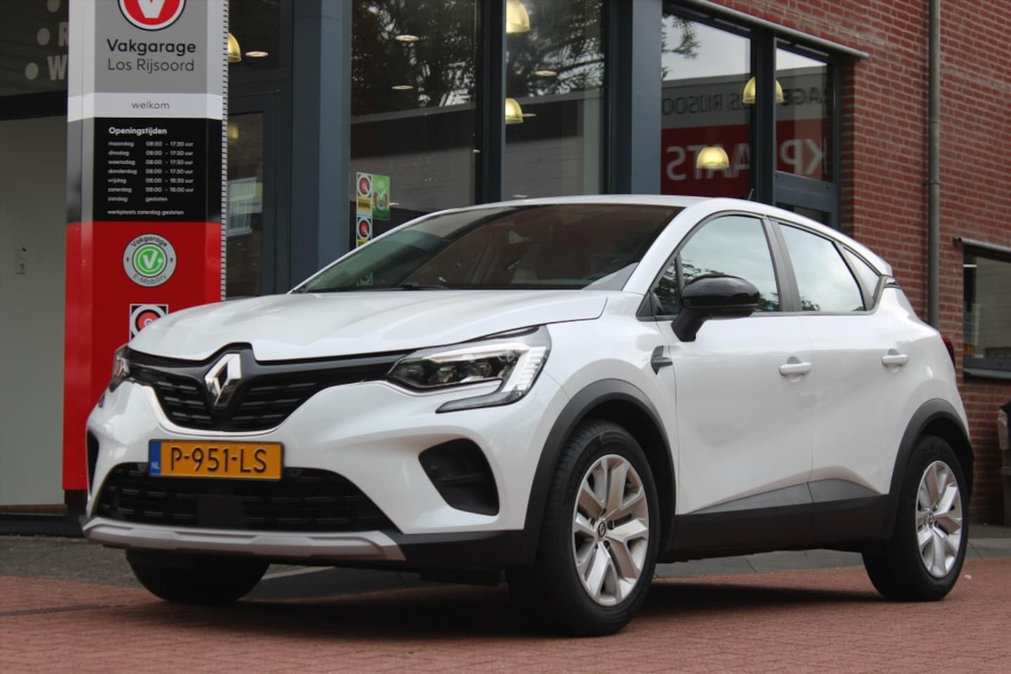 Renault Captur - 1.0 TCe *Zen* | Trekhaak | Camera | Cruise Control | A/C | Orig. NL | Leuk! | - AutoWereld.nl