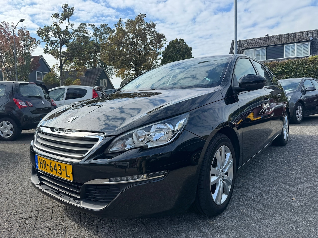 Peugeot 308 SW - 1.6 BlueHDI Blue Lease PackApk 28/3/27,Airco,Cruise,Navi,Trekhaak - AutoWereld.nl