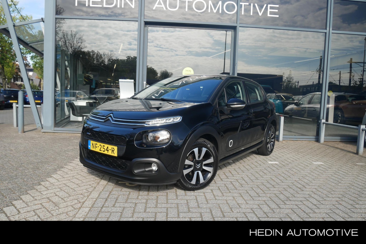 Citroën C3 - 1.2 82PK Shine | Slechts 16.800KM!! | Camera | PDC Achter | Navigatie | All-Season Banden - AutoWereld.nl