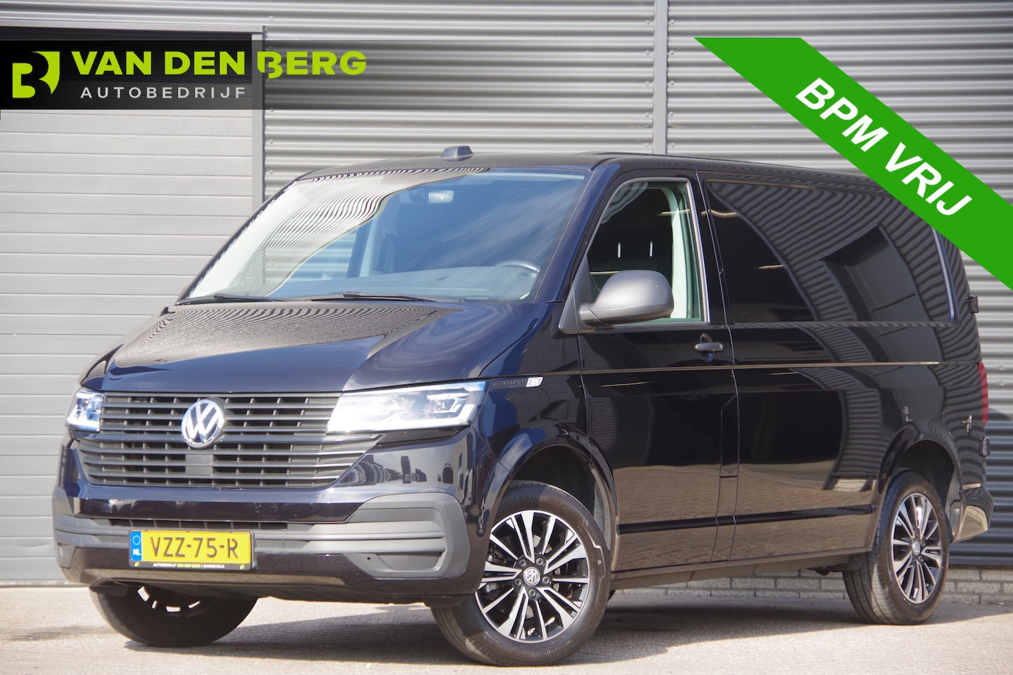 Volkswagen Transporter - 2.0 TDI 150PK AUT. LED, DIGITAL COCKPIT, TREKHAAK, 17'' LMV, ADAPT. CRUISE, CAMERA, NAVI, - AutoWereld.nl