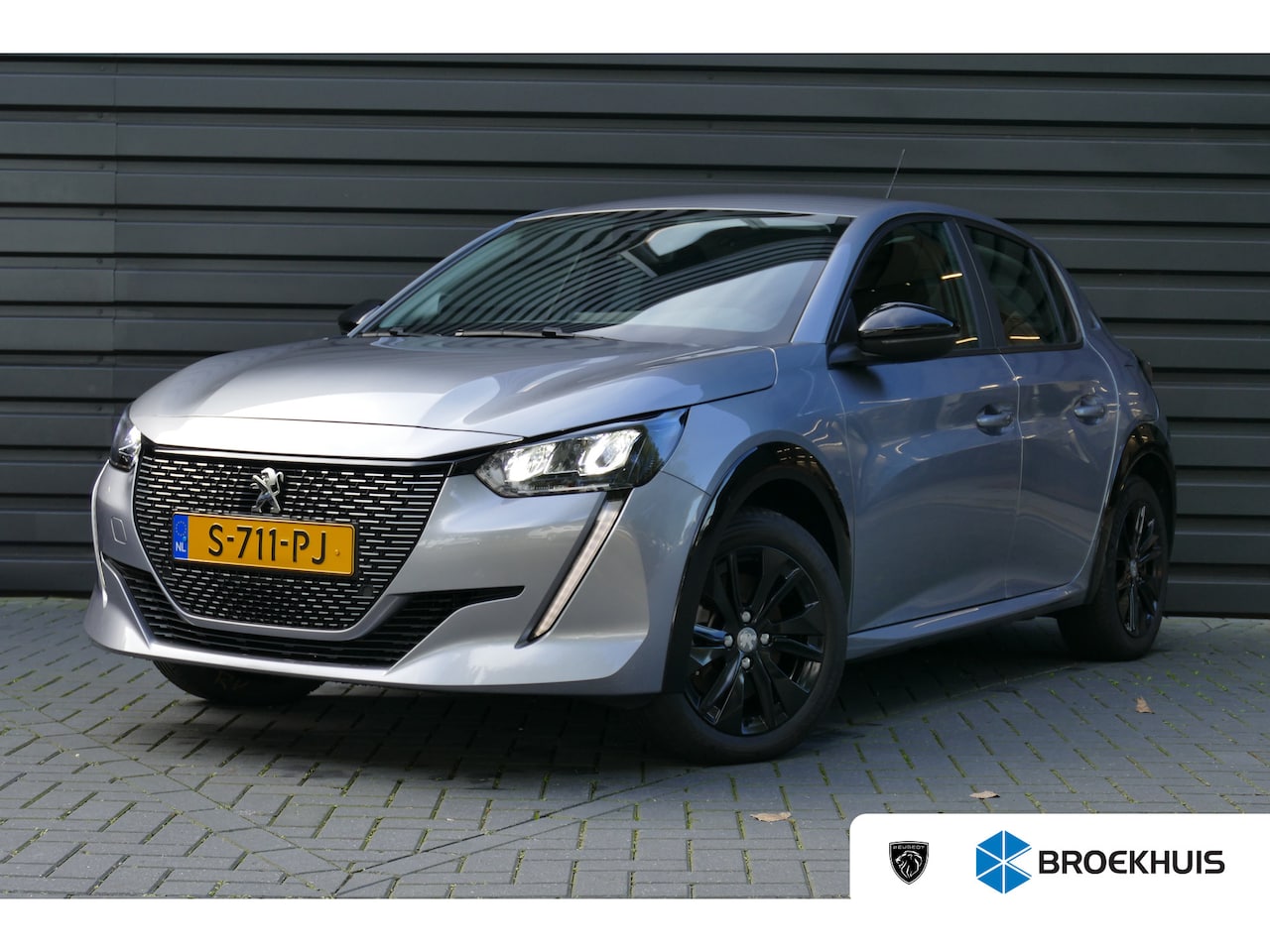 Peugeot e-208 - EV 136PK 50KWH ACTIVE PACK AUTOMAAT / NAVI / CLIMA / 16"LMV / SOH 94% / PDC / LED / BLUETO - AutoWereld.nl