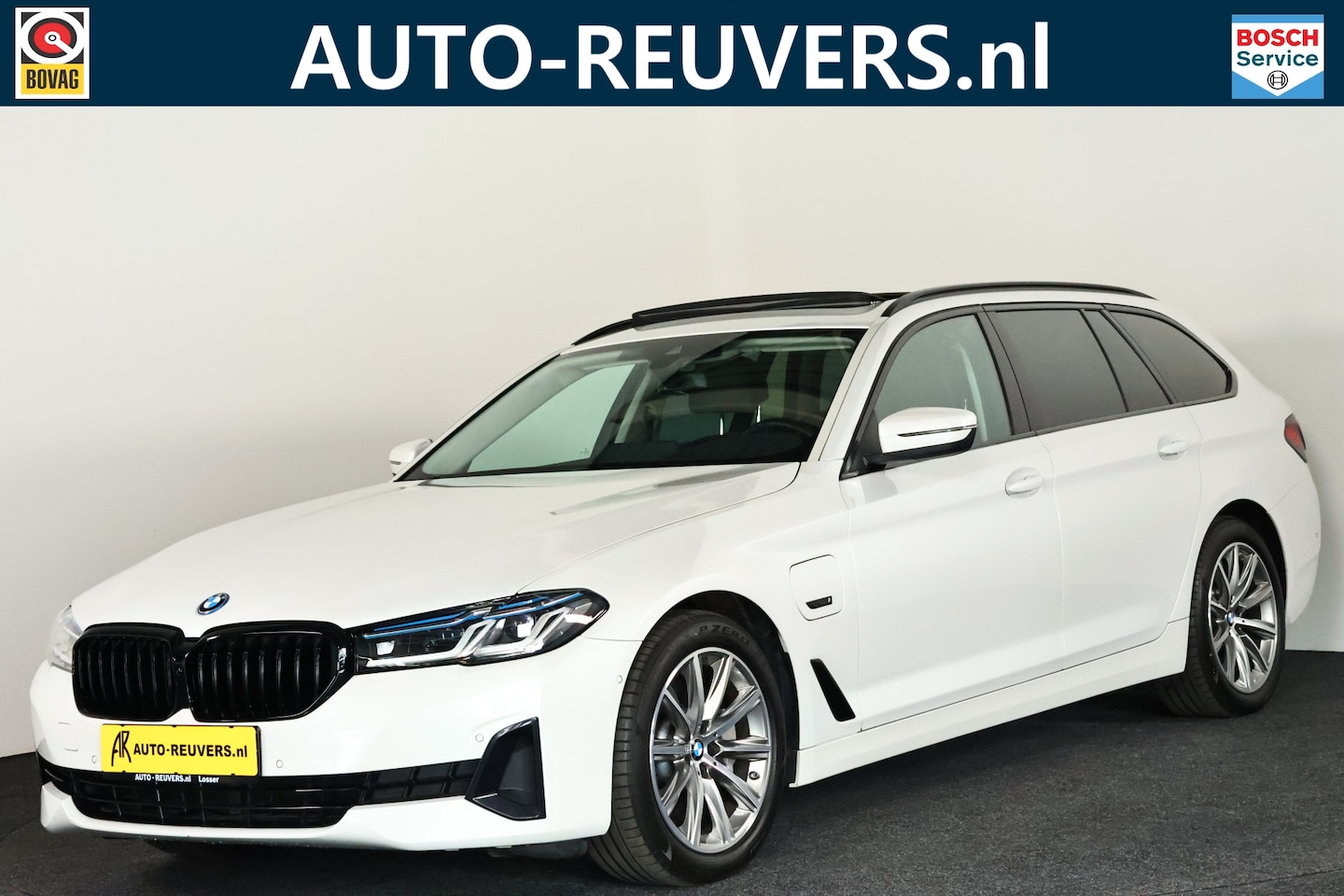 BMW 5-serie Touring - 530e xDrive Business Edition Plus Navi / Cruise / HUD / Panorama / Carplay - AutoWereld.nl